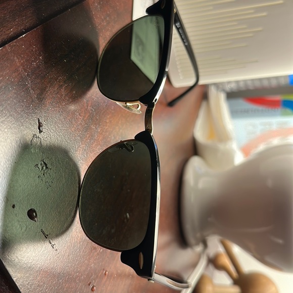 Ray-Ban Sunglasses RB 3016 Clubmaster 145 black on gold - no scratches, like new - Picture 1 of 5
